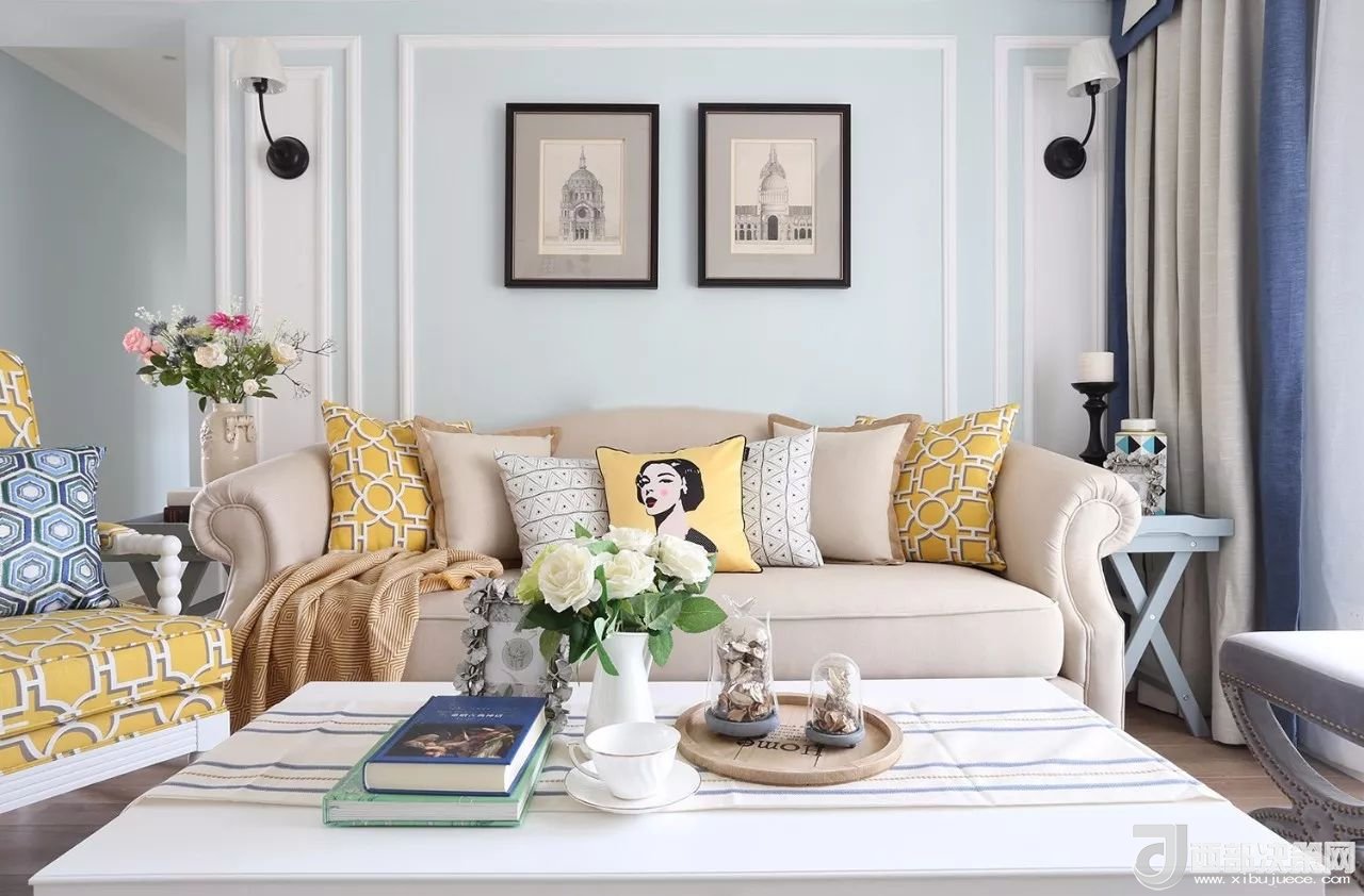 沙發(fā)背景墻選對(duì)裝飾畫(huà)，才能美了整個(gè)客廳空間！