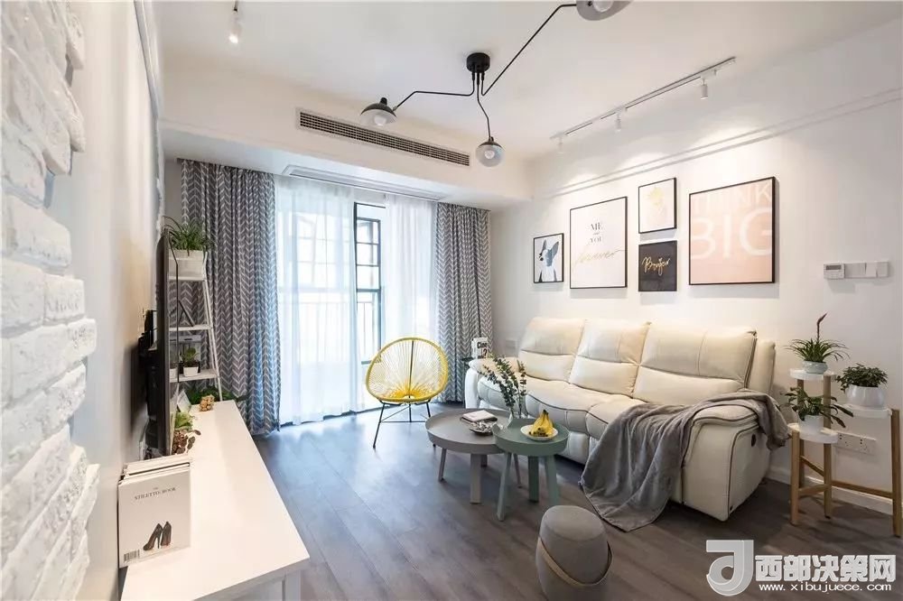 沙發(fā)背景墻選對(duì)裝飾畫(huà)，才能美了整個(gè)客廳空間！