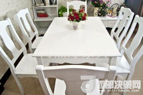 喜歡白色餐桌 但椅子該如何搭配？