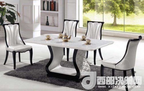 喜歡白色餐桌 但椅子該如何搭配？