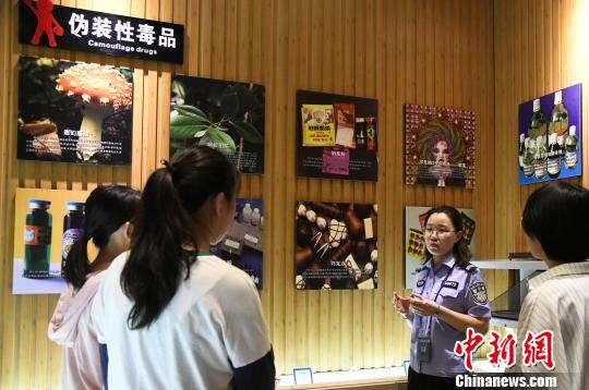 山西省司法行政戒毒系統(tǒng)積極面向社會開展禁毒警示教育?！　　⊥踅ㄜ?攝