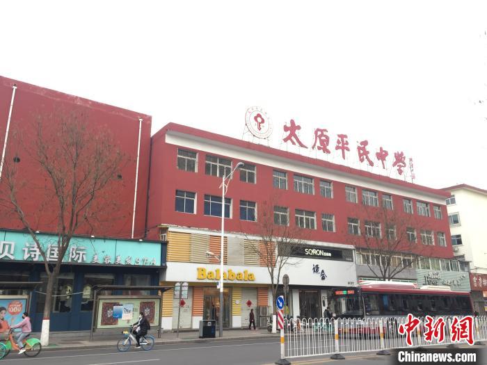 所有師生實行“日報告”“零報告”制度，確保開學后校園衛(wèi)生安全?！「呷鸱?攝