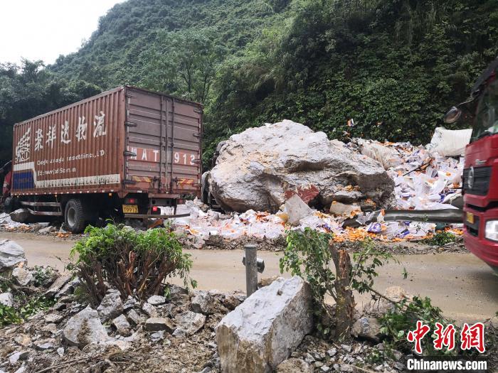 事故現(xiàn)場?！↑S鵬 攝