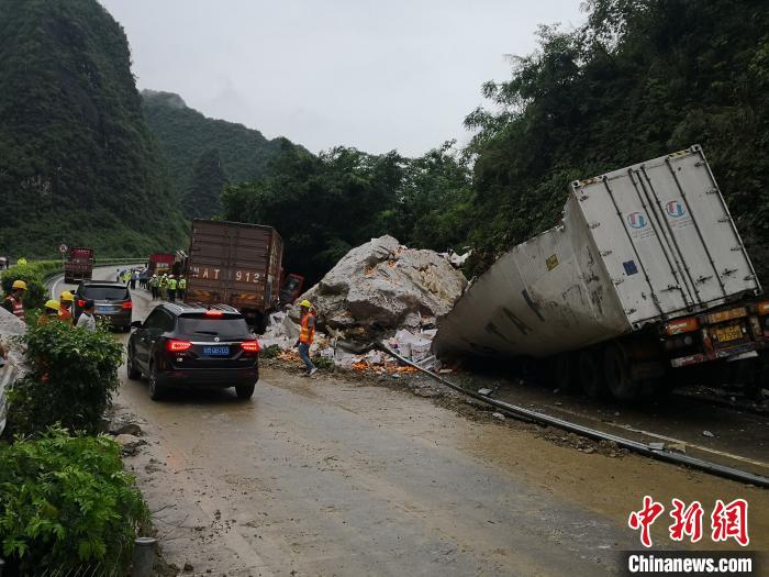 事故現(xiàn)場。　黃鵬 攝