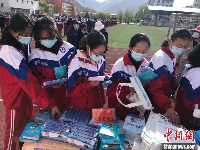 圖為西藏自治區(qū)應(yīng)急管理廳在學(xué)校開(kāi)展安全生產(chǎn)宣傳(資料圖)。西藏自治區(qū)應(yīng)急管理廳 供圖