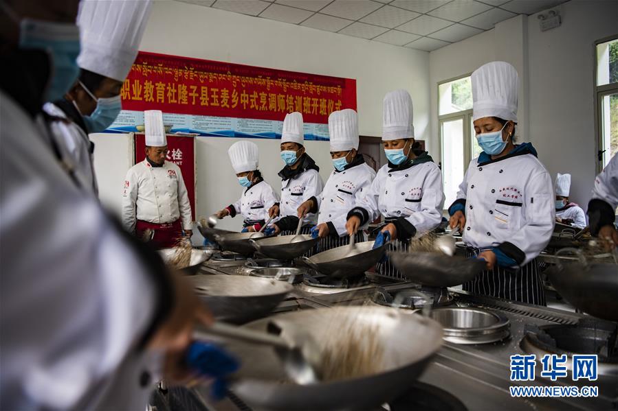 （新華全媒頭條·走向我們的小康生活·圖文互動）（2）扎西德勒，我們的新家園——西藏易地扶貧搬遷搬出幸福美好新生活